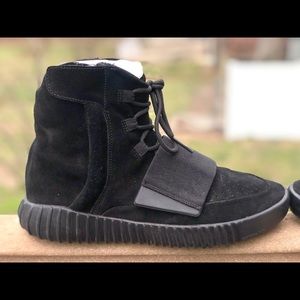 Yeezy 750 Triple Black